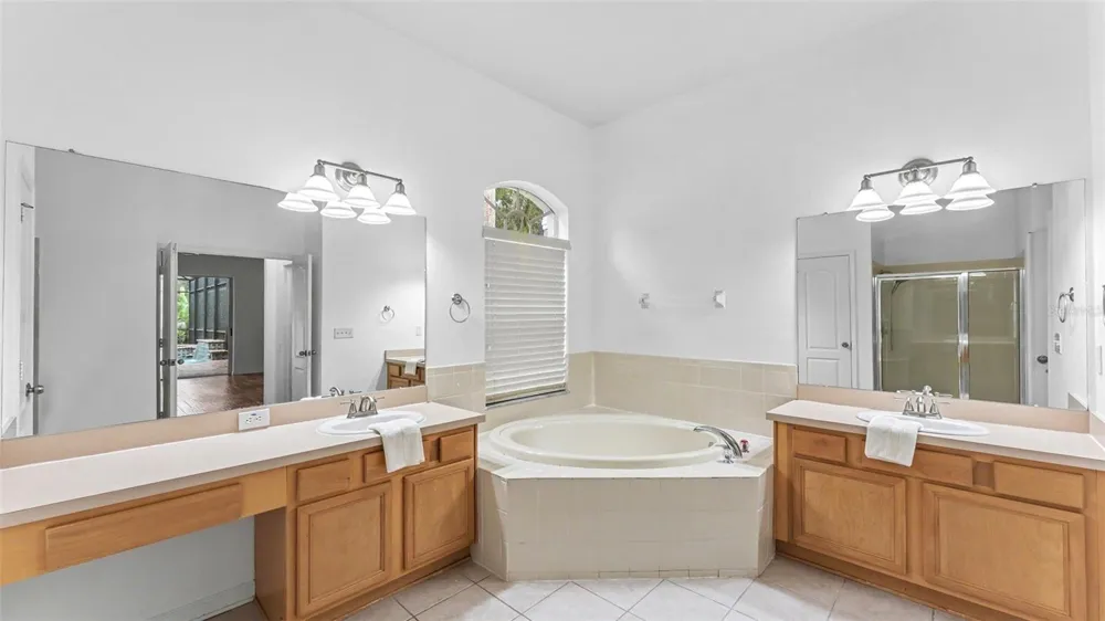 2041 HEARTLAND CIRCLE Valrico, FL 33594