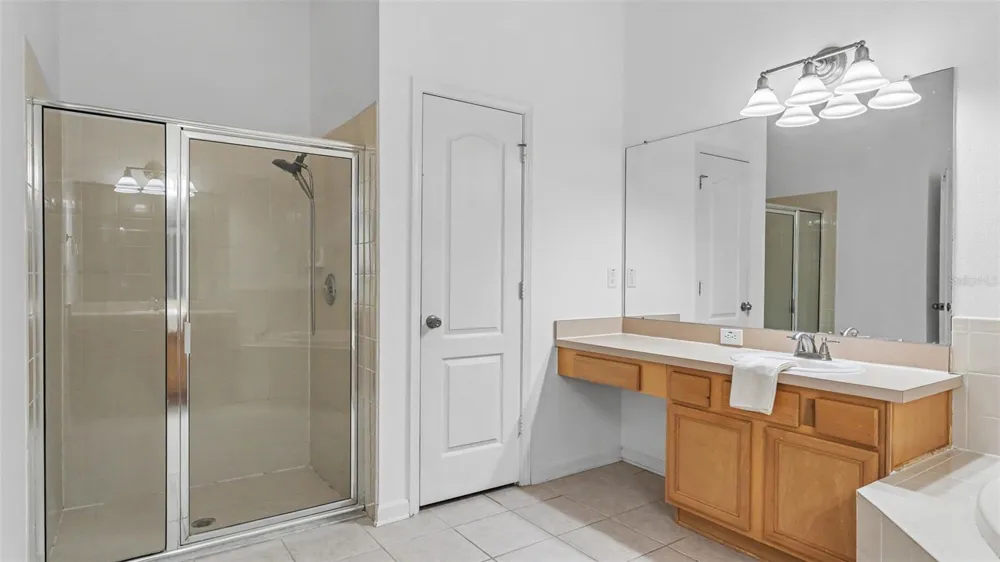 2041 HEARTLAND CIRCLE Valrico, FL 33594