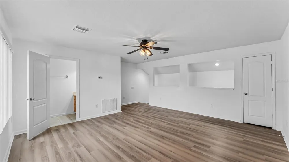 2041 HEARTLAND CIRCLE Valrico, FL 33594