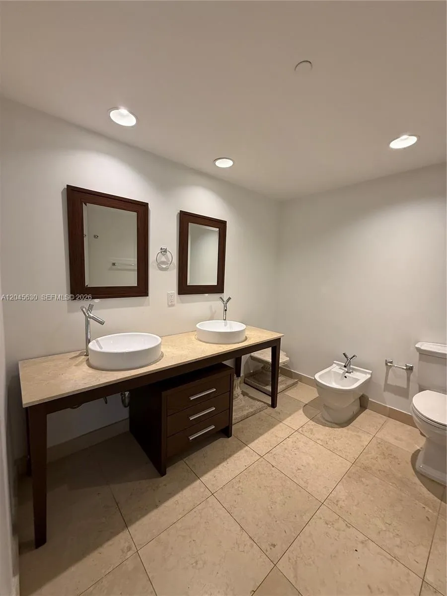 495 Brickell Ave #3106 Miami, FL 33131
