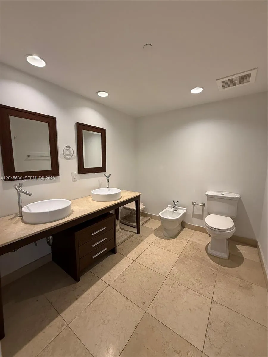 495 Brickell Ave #3106 Miami, FL 33131