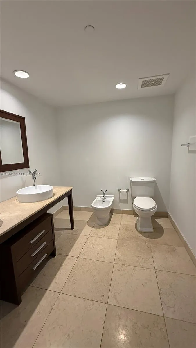 495 Brickell Ave #3106 Miami, FL 33131