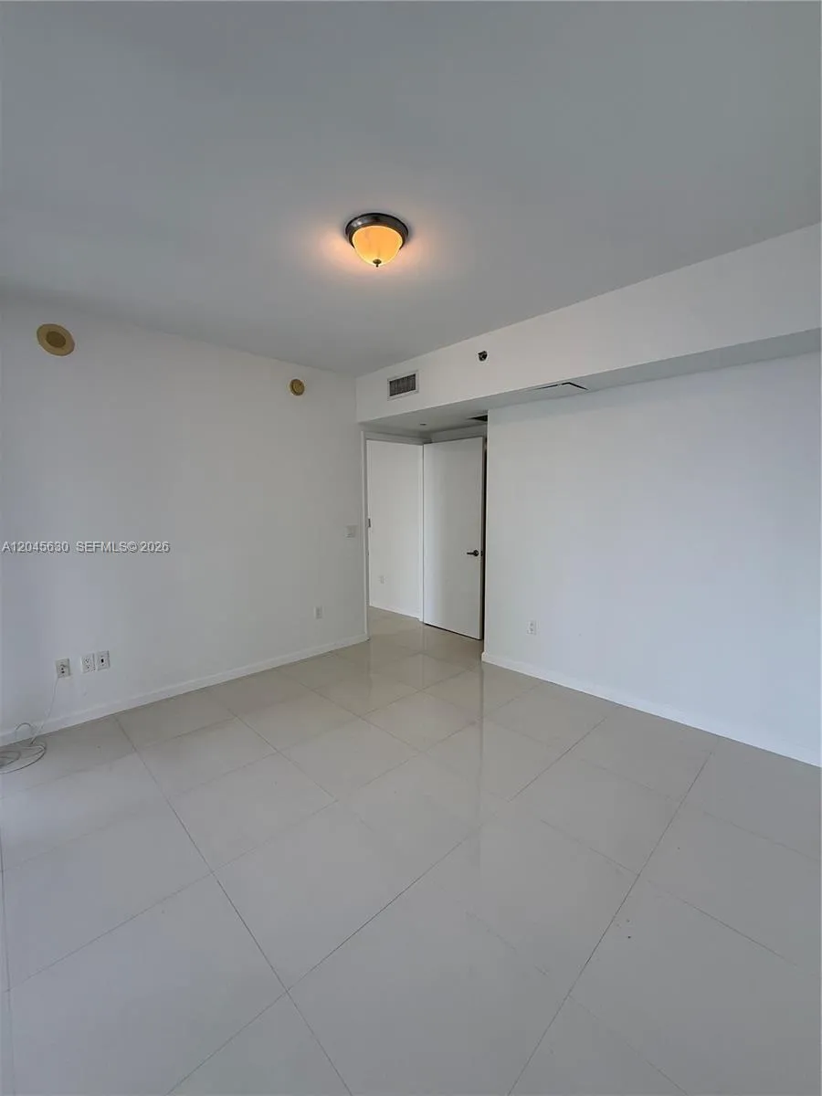 495 Brickell Ave #3106 Miami, FL 33131