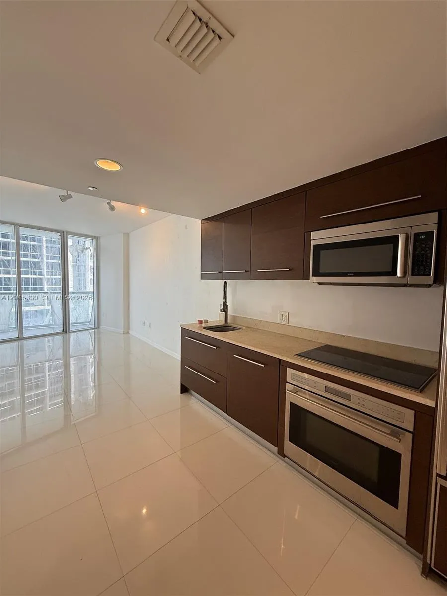 495 Brickell Ave #3106 Miami, FL 33131