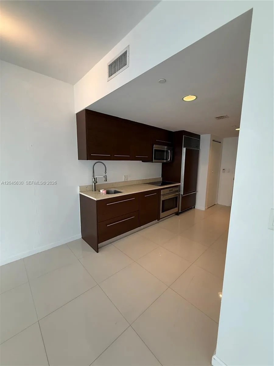 495 Brickell Ave #3106 Miami, FL 33131
