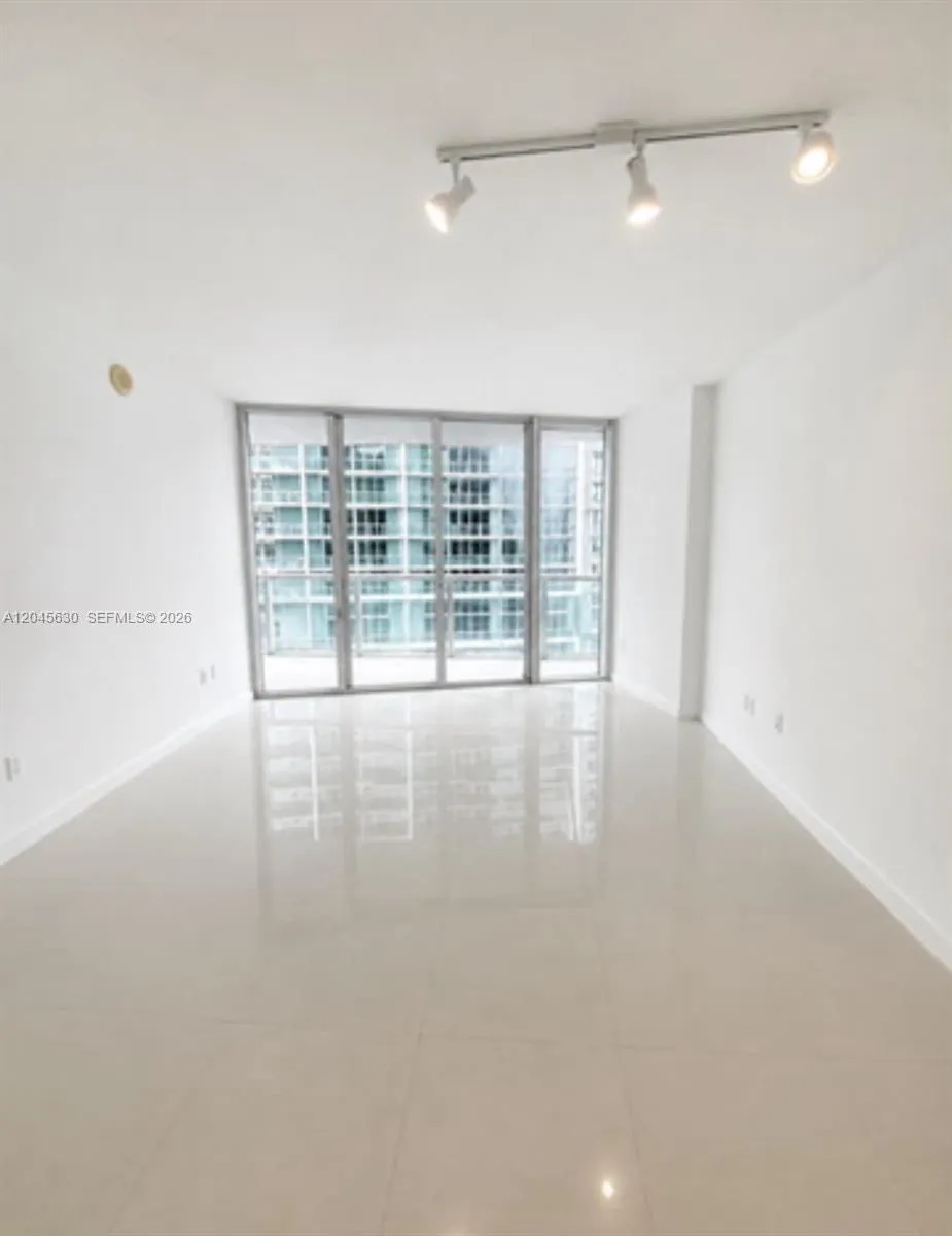 495 Brickell Ave #3106 Miami, FL 33131
