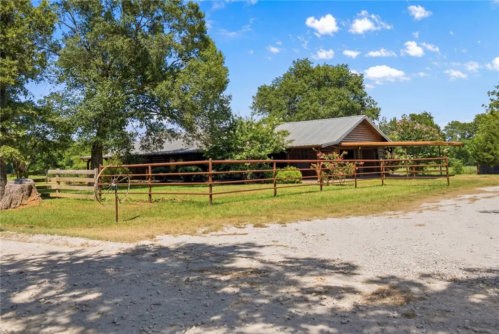 577 Watson Road Normangee, TX 77871