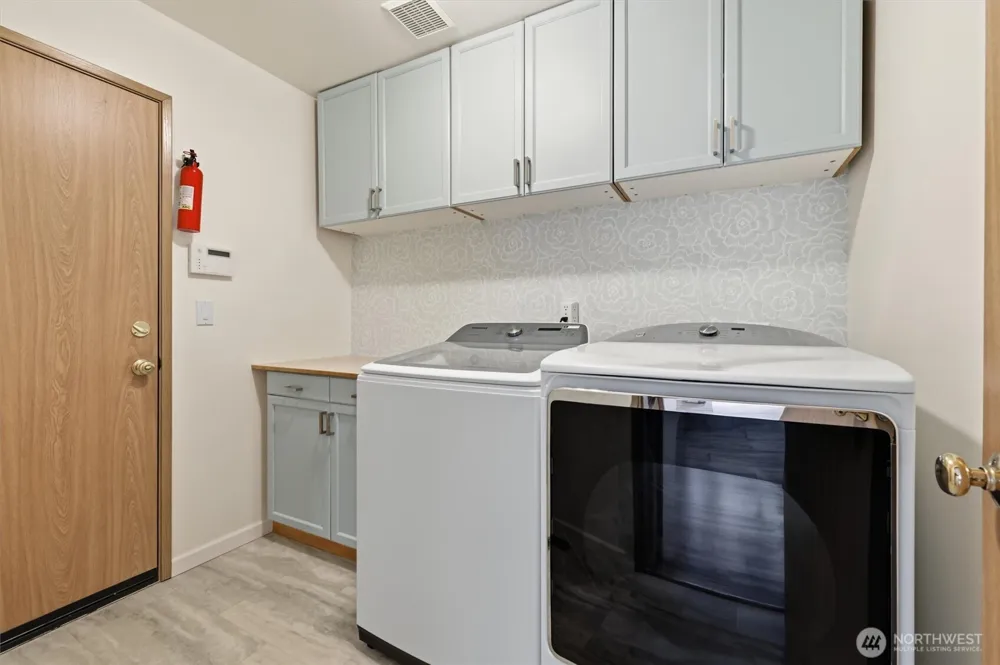 17427 92nd Avenue NE Bothell, WA 98011