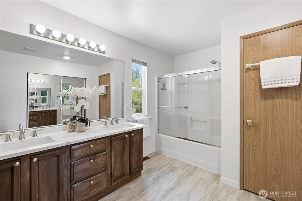 17427 92nd Avenue NE Bothell, WA 98011