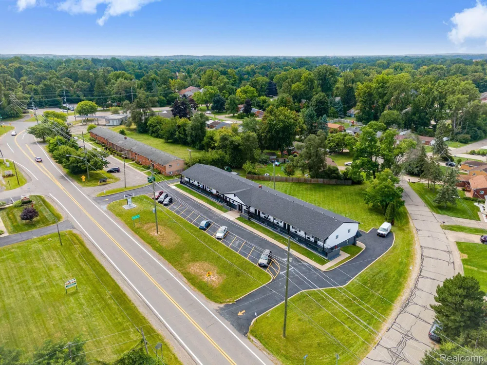 2475 S COMMERCE ROAD #3 Wolverine Lake Village, MI 48390