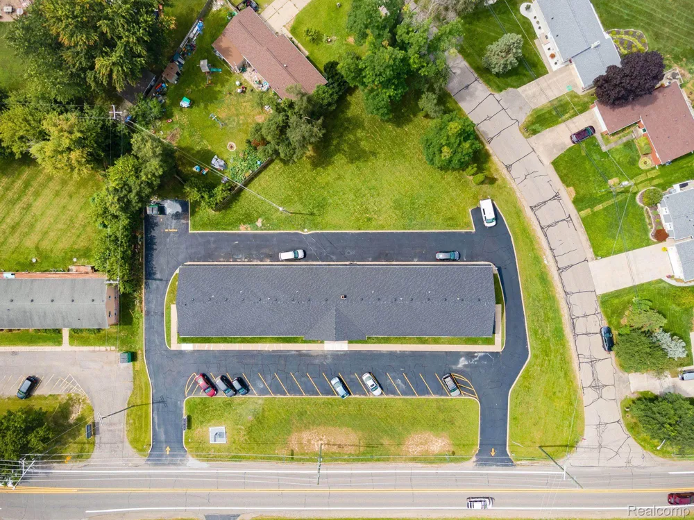 2475 S COMMERCE ROAD #3 Wolverine Lake Village, MI 48390