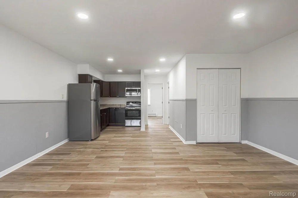 2475 S COMMERCE ROAD #3 Wolverine Lake Village, MI 48390