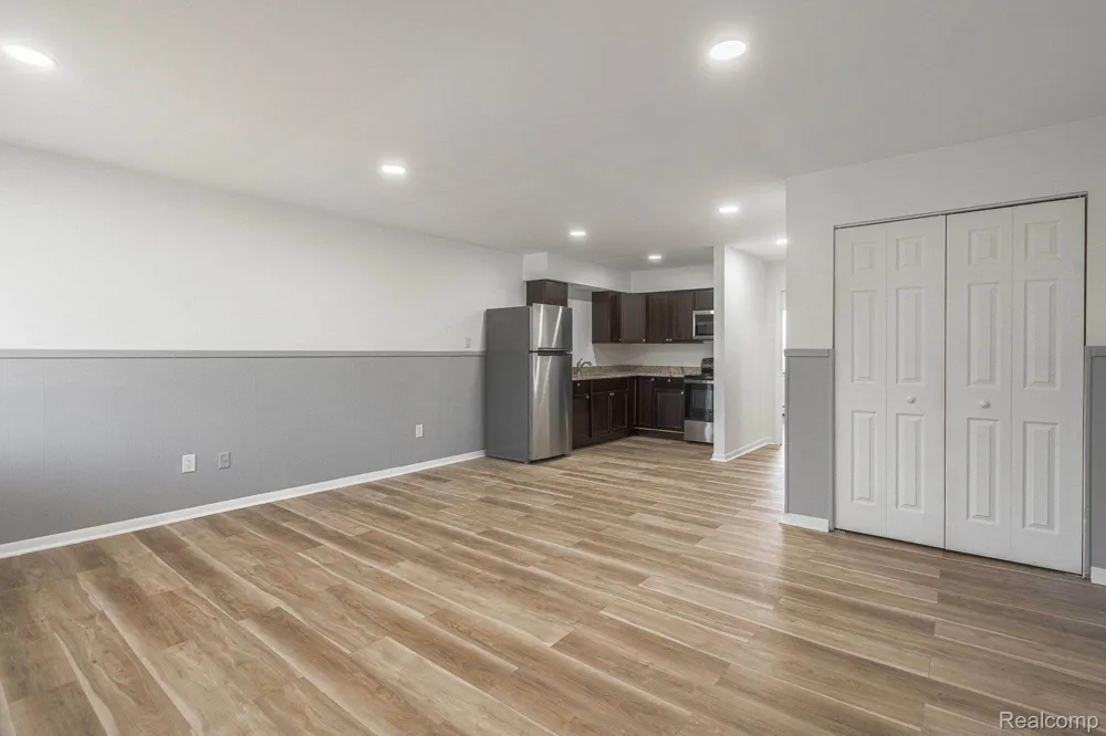 2475 S COMMERCE ROAD #3 Wolverine Lake Village, MI 48390