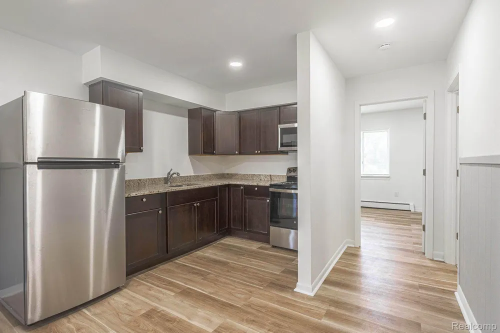 2475 S COMMERCE ROAD #3 Wolverine Lake Village, MI 48390