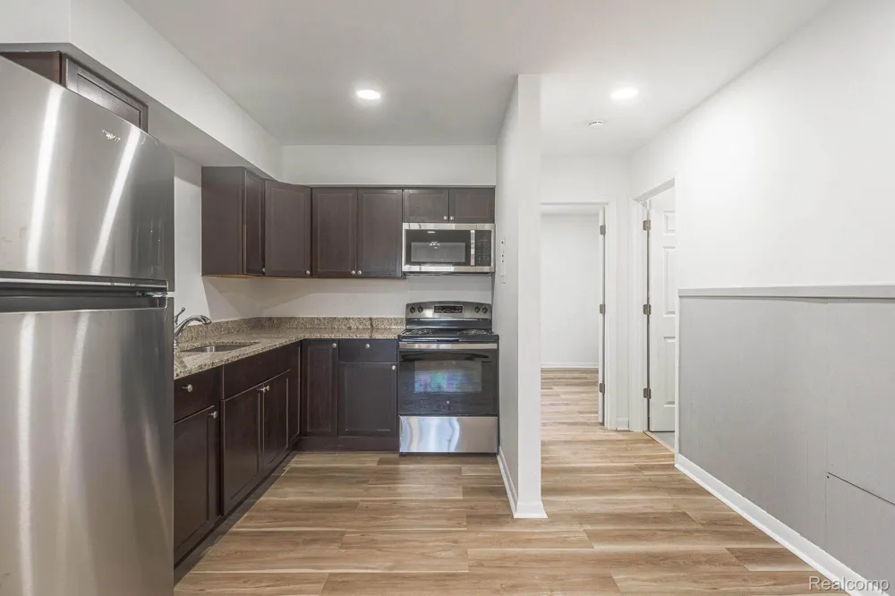2475 S COMMERCE ROAD #3 Wolverine Lake Village, MI 48390