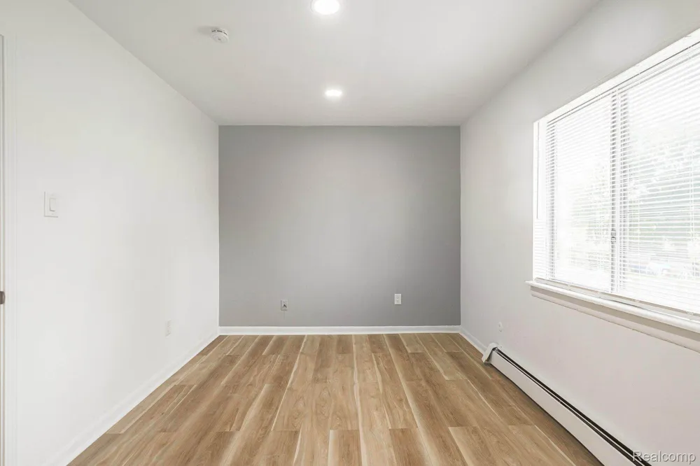 2475 S COMMERCE ROAD #3 Wolverine Lake Village, MI 48390