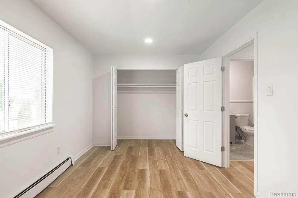2475 S COMMERCE ROAD #3 Wolverine Lake Village, MI 48390