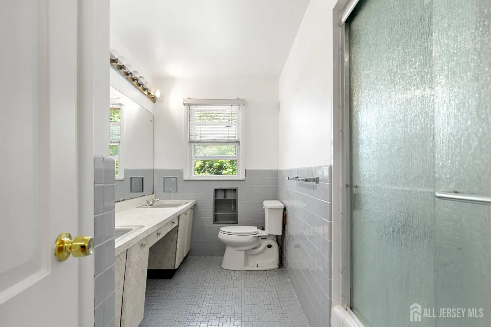 29 Devonshire Terrace West Orange, NJ 07052