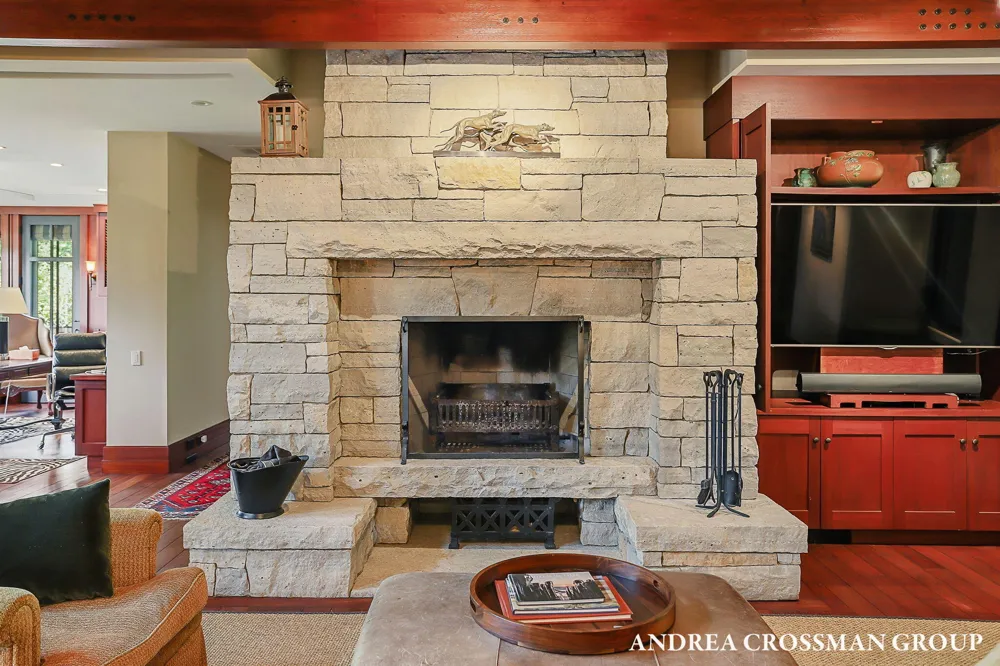 2048 Lakeshore Drive Fennville, MI 49408