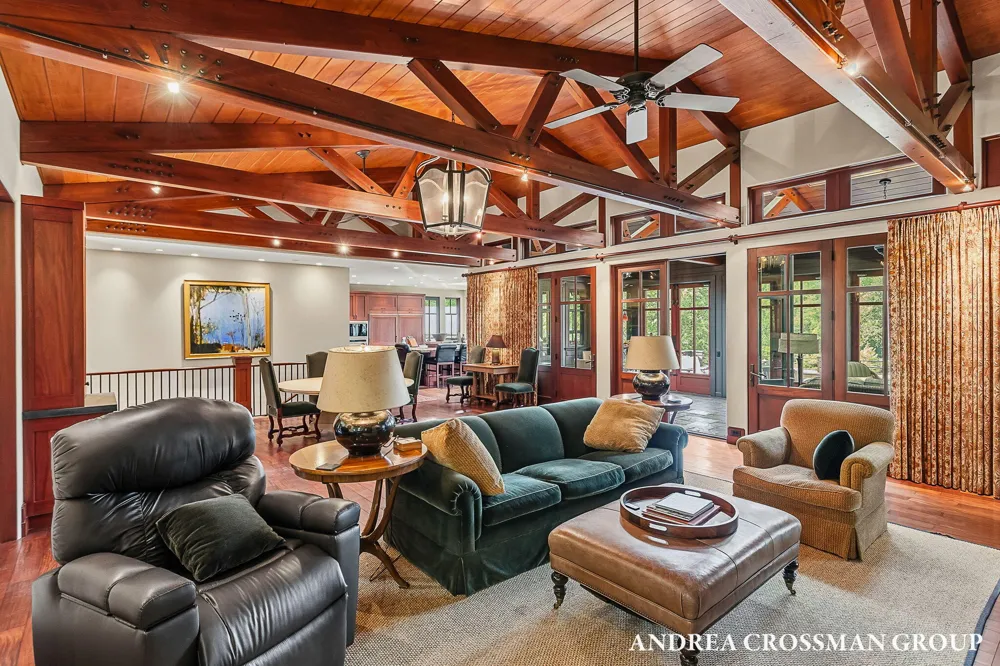 2048 Lakeshore Drive Fennville, MI 49408