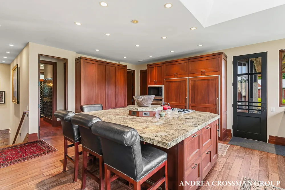 2048 Lakeshore Drive Fennville, MI 49408