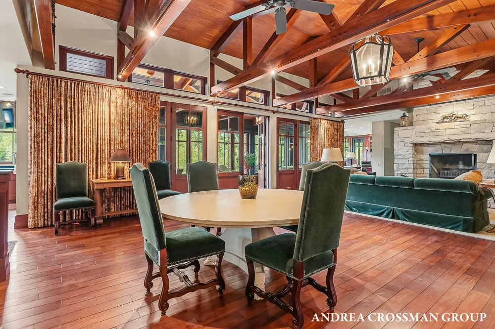 2048 Lakeshore Drive Fennville, MI 49408