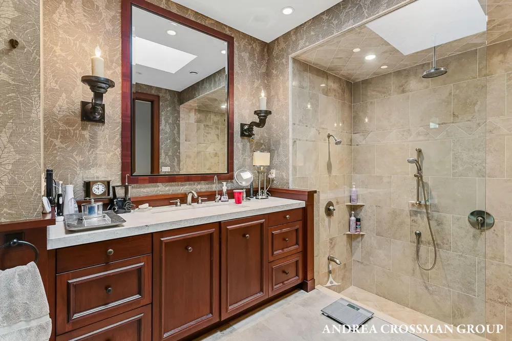 2048 Lakeshore Drive Fennville, MI 49408