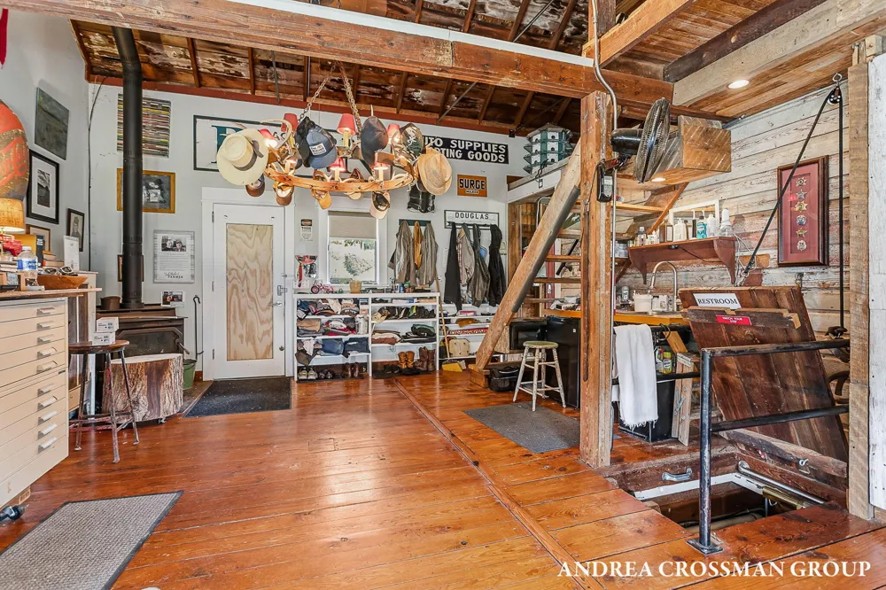 2048 Lakeshore Drive Fennville, MI 49408