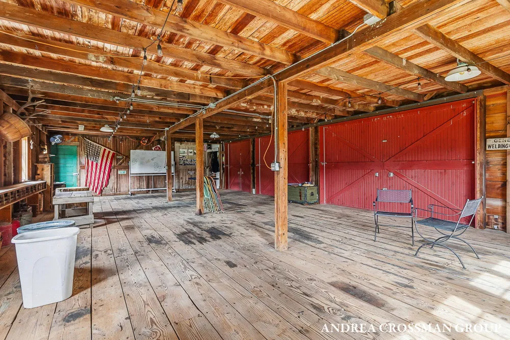 2048 Lakeshore Drive Fennville, MI 49408
