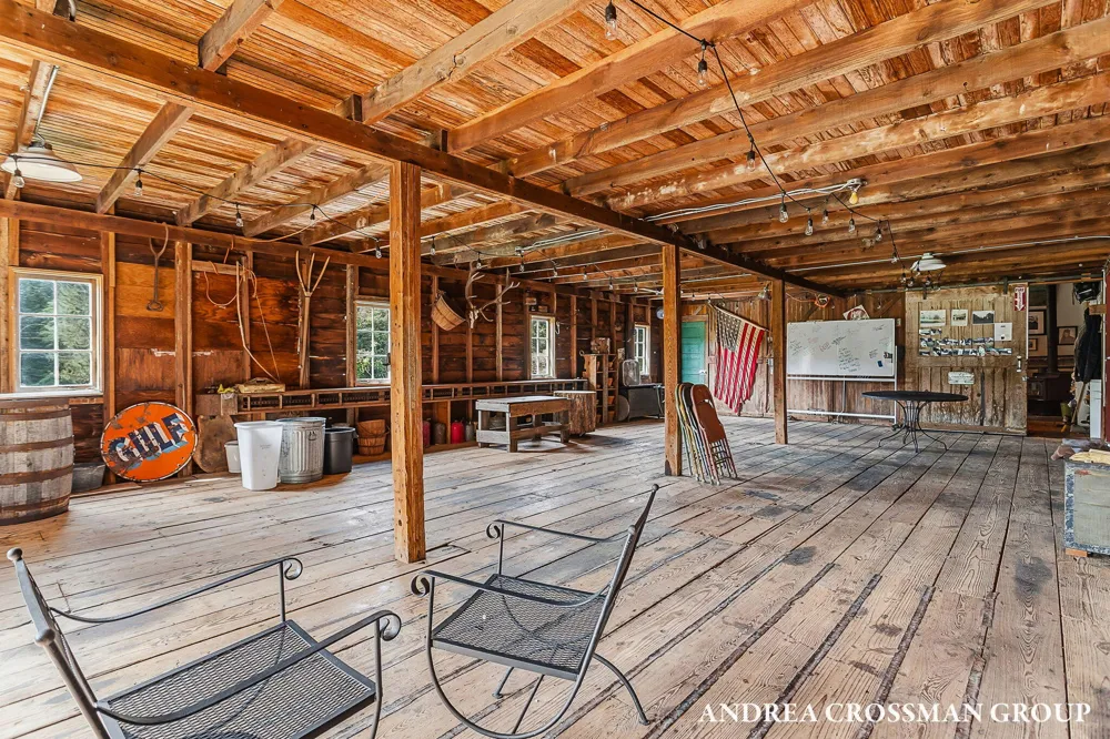 2048 Lakeshore Drive Fennville, MI 49408