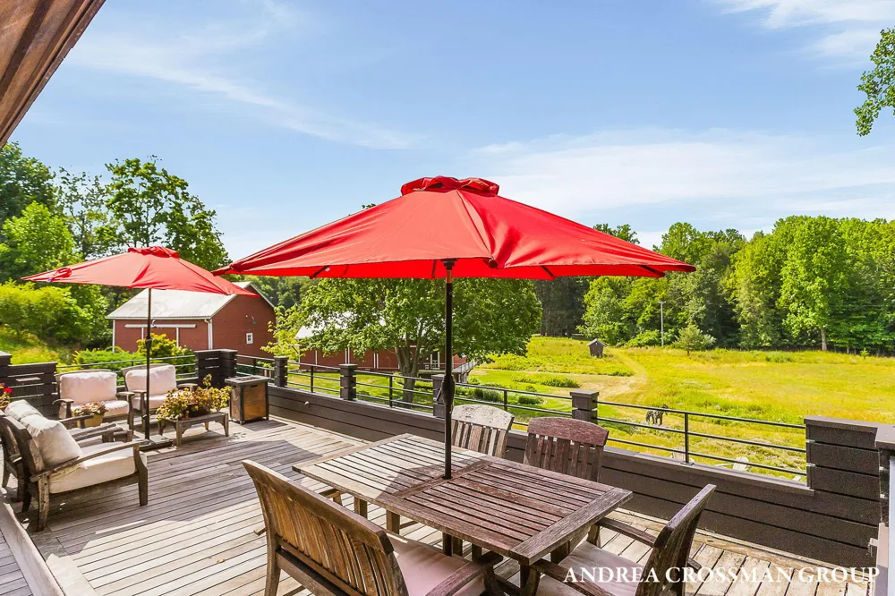 2048 Lakeshore Drive Fennville, MI 49408