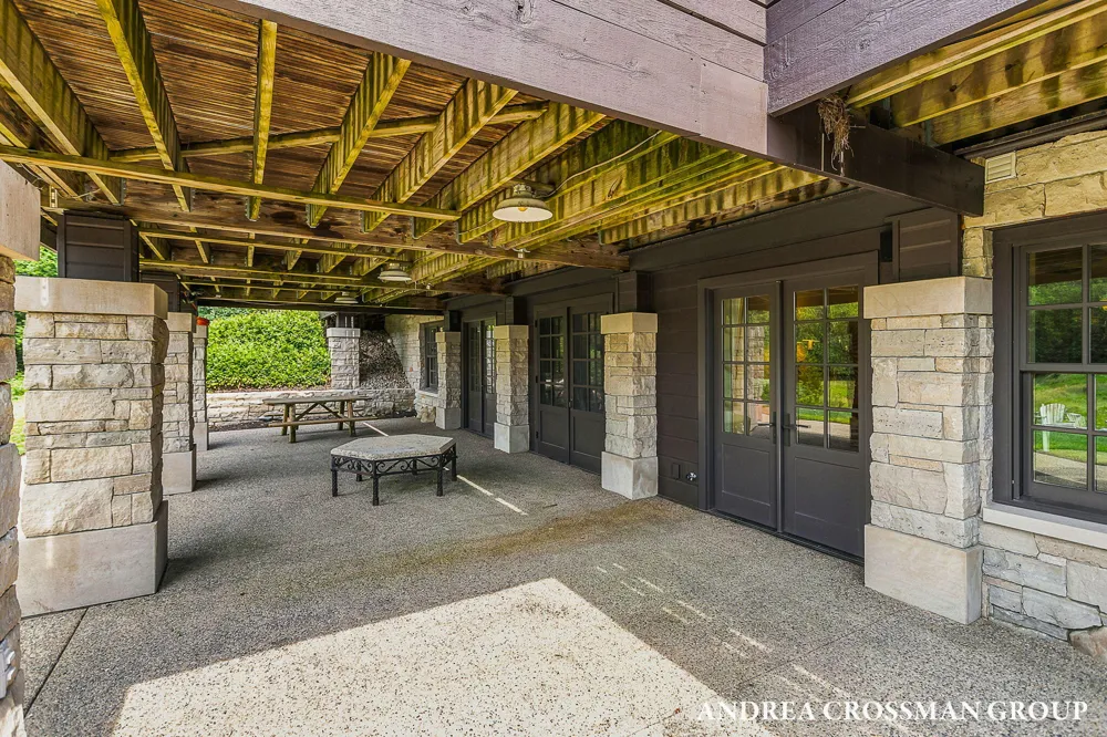 2048 Lakeshore Drive Fennville, MI 49408