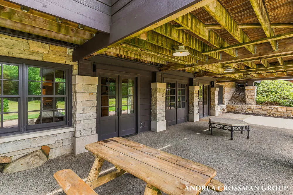 2048 Lakeshore Drive Fennville, MI 49408