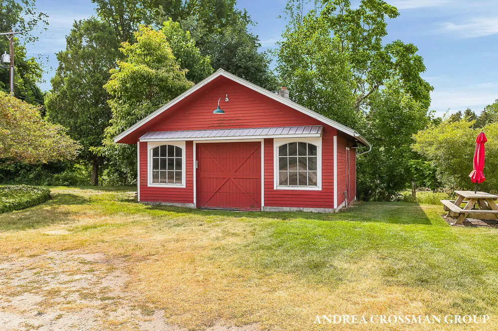 2048 Lakeshore Drive Fennville, MI 49408