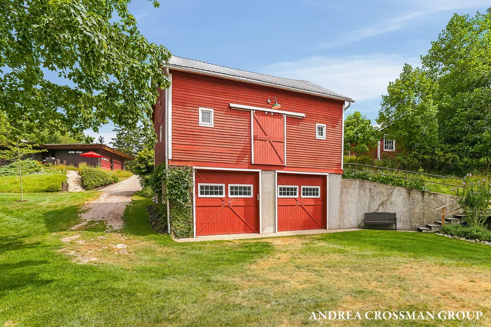 2048 Lakeshore Drive Fennville, MI 49408