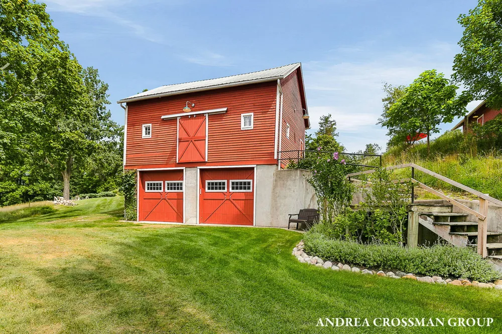 2048 Lakeshore Drive Fennville, MI 49408