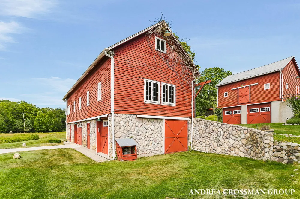 2048 Lakeshore Drive Fennville, MI 49408