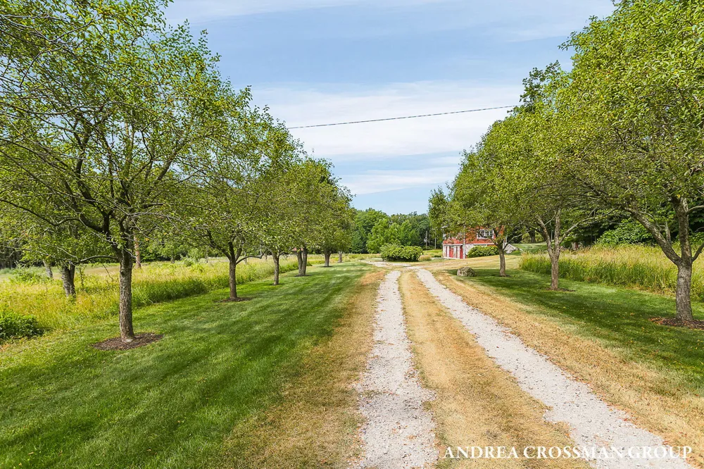 2048 Lakeshore Drive Fennville, MI 49408