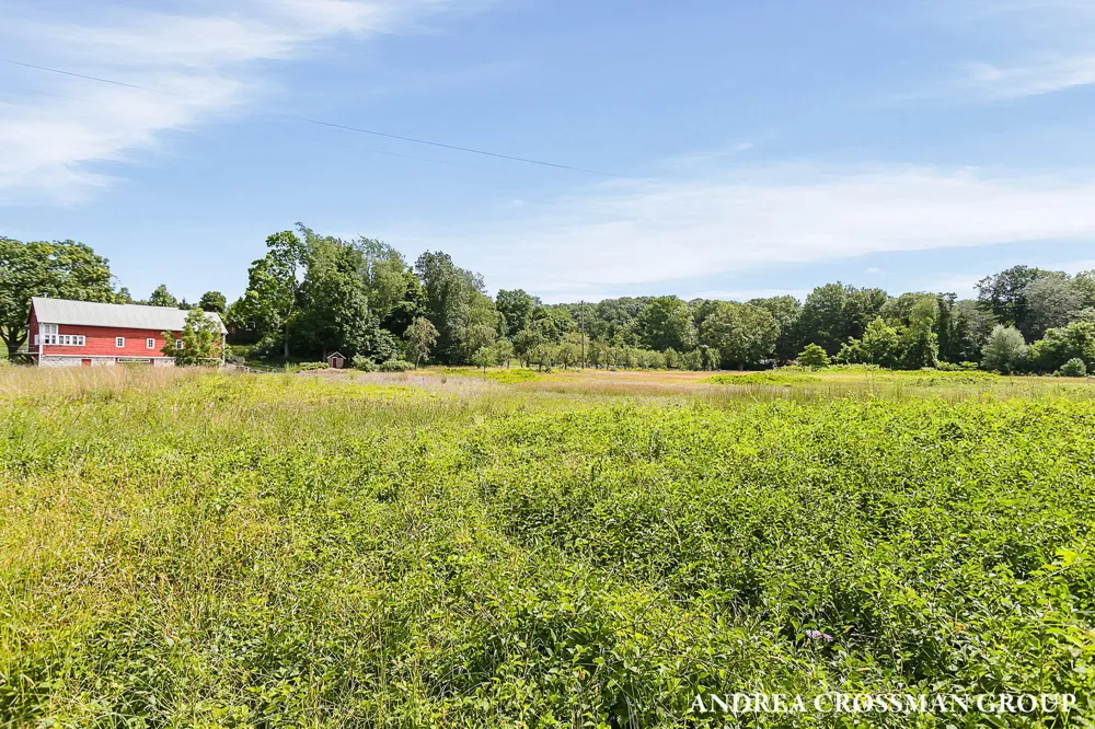 2048 Lakeshore Drive Fennville, MI 49408