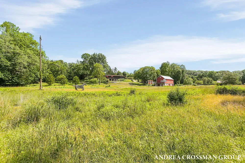 2048 Lakeshore Drive Fennville, MI 49408
