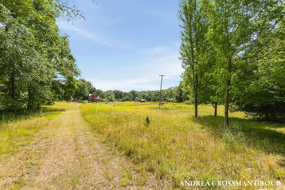 2048 Lakeshore Drive Fennville, MI 49408