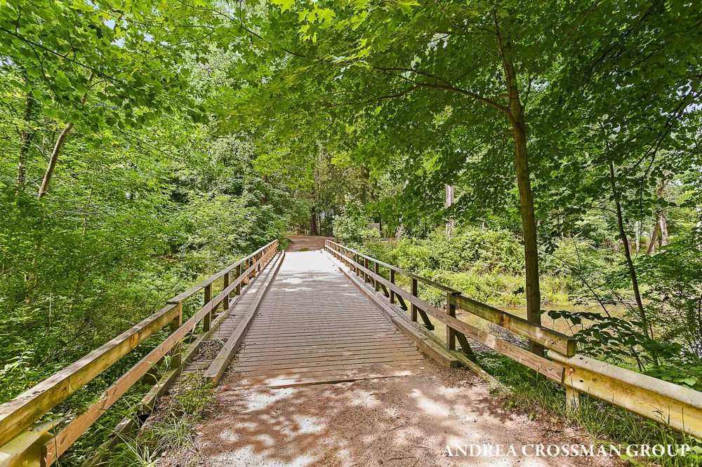 2048 Lakeshore Drive Fennville, MI 49408