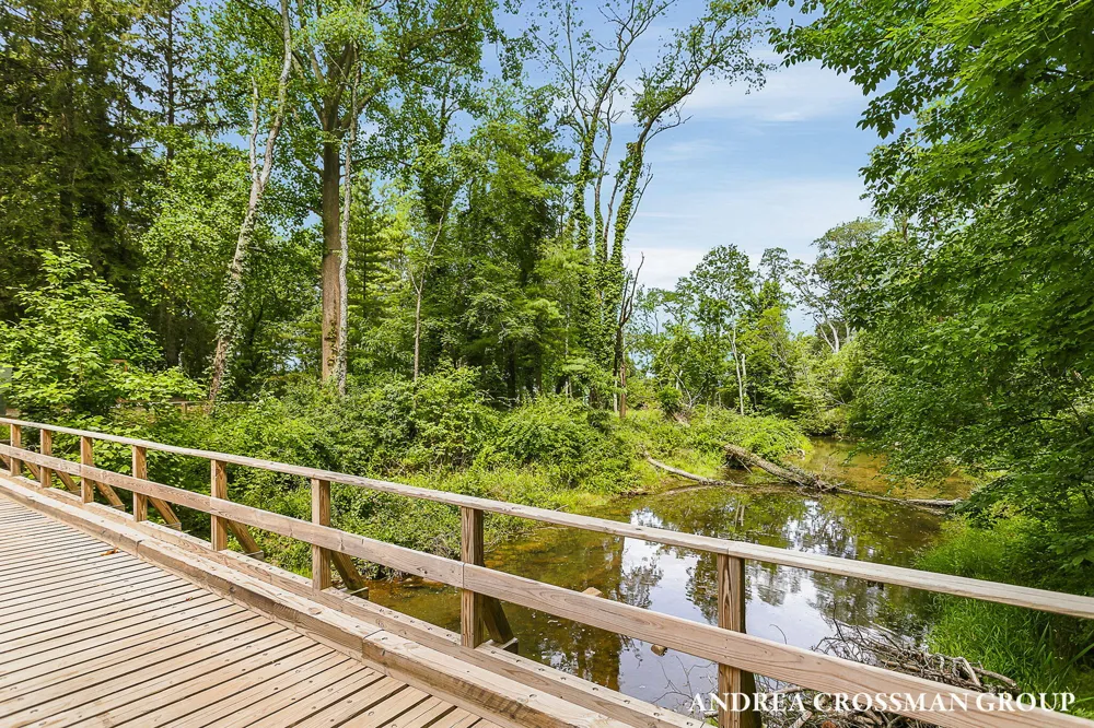 2048 Lakeshore Drive Fennville, MI 49408