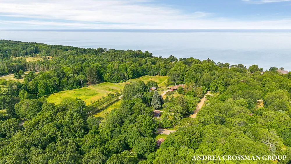 2048 Lakeshore Drive Fennville, MI 49408