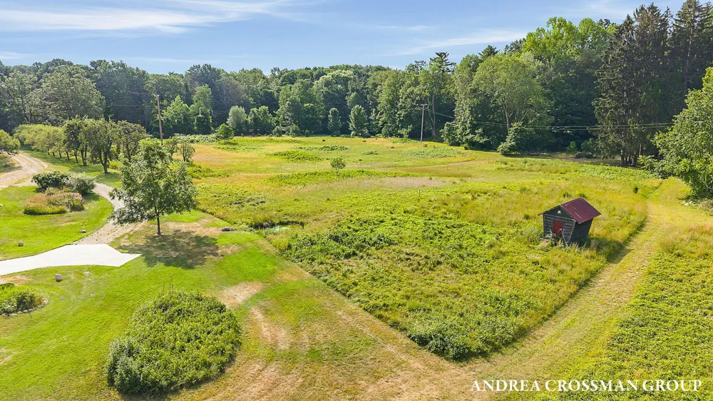 2048 Lakeshore Drive Fennville, MI 49408