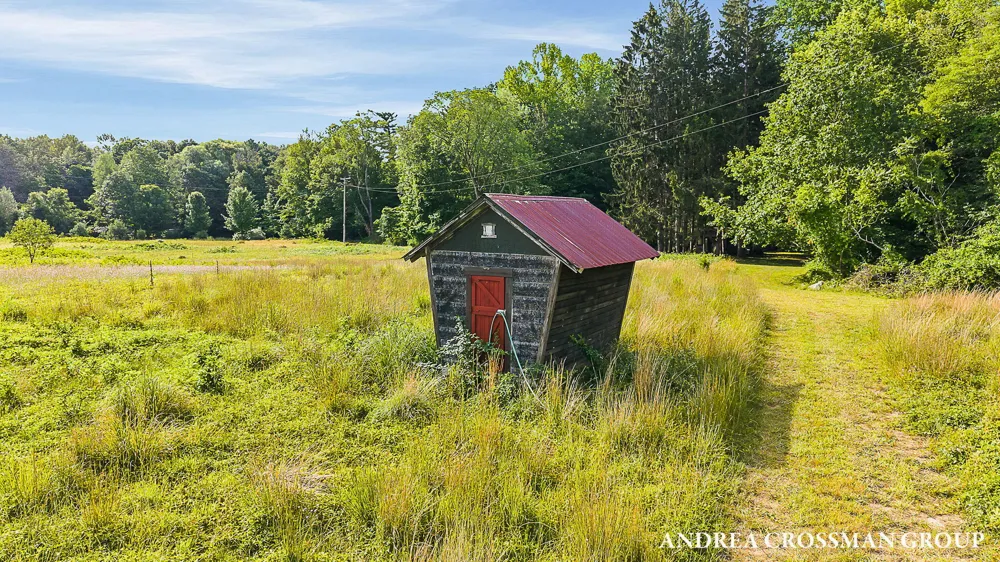 2048 Lakeshore Drive Fennville, MI 49408