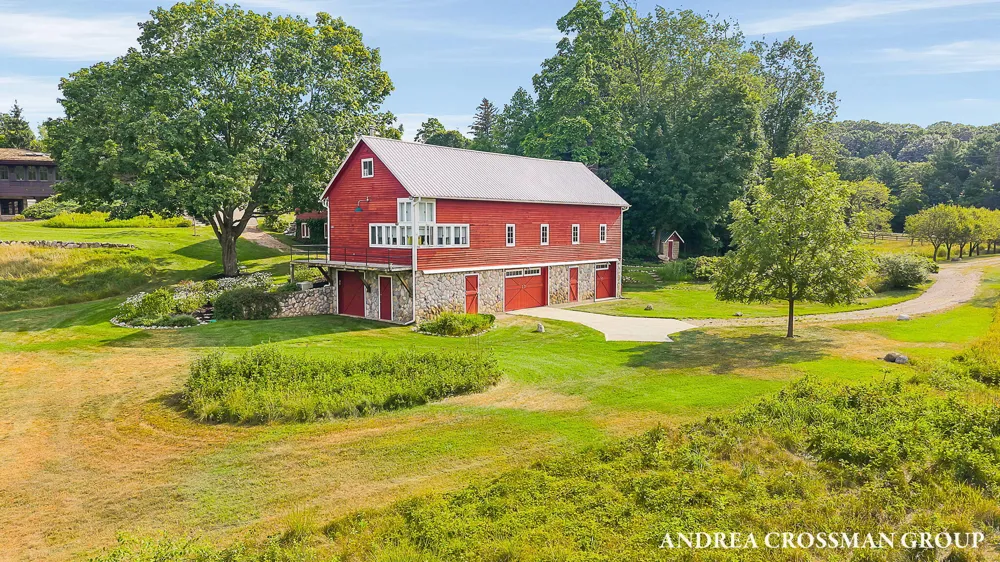 2048 Lakeshore Drive Fennville, MI 49408