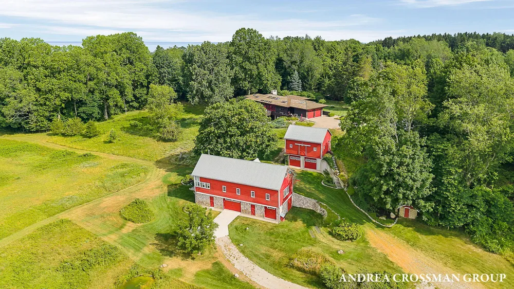 2048 Lakeshore Drive Fennville, MI 49408