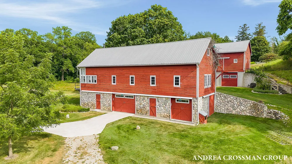 2048 Lakeshore Drive Fennville, MI 49408