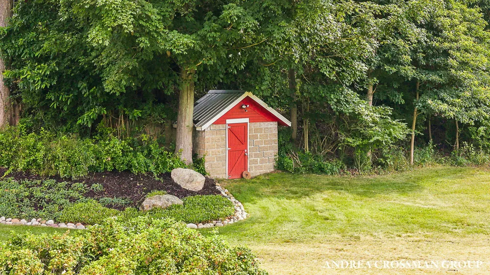 2048 Lakeshore Drive Fennville, MI 49408